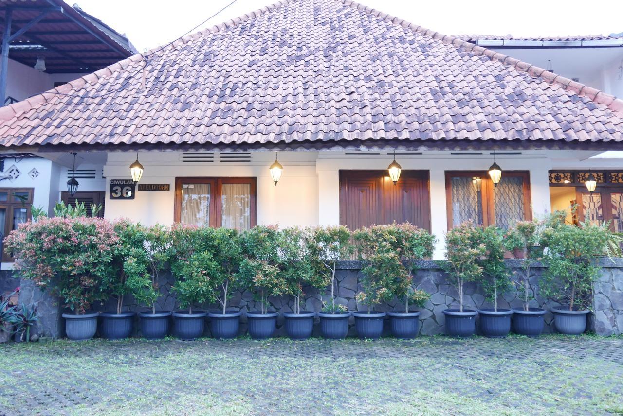 Ciwulan 36 Guest House Bandung Esterno foto