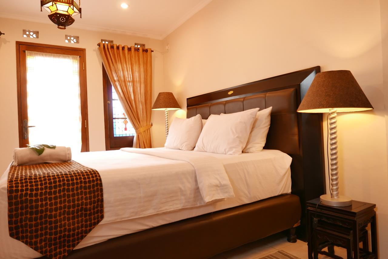 Ciwulan 36 Guest House Bandung Esterno foto